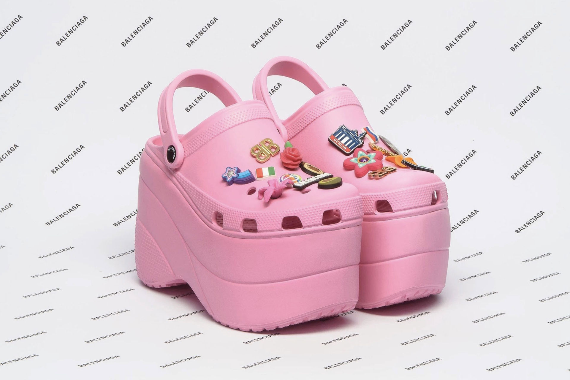 Balenciagas Crocs sålde slut