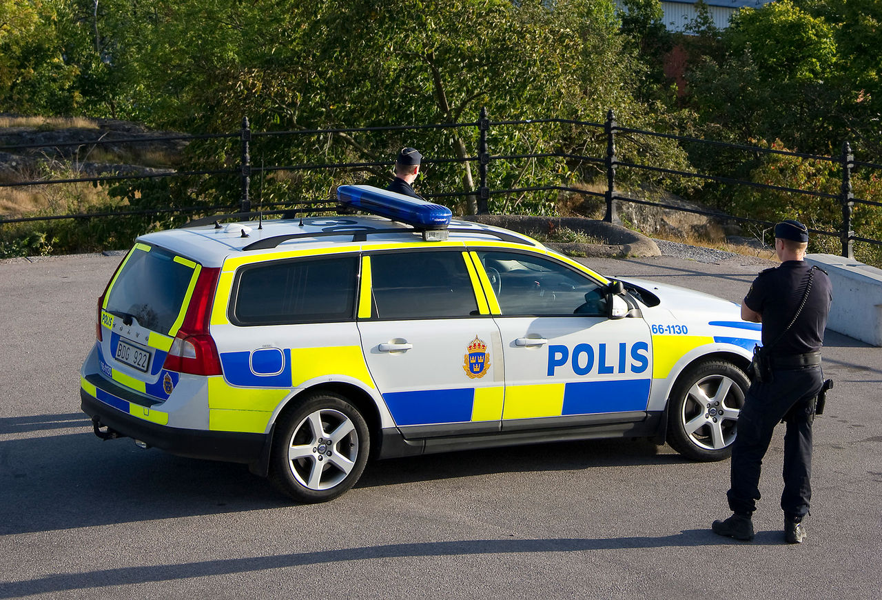 Blåljuspersonal får hålla mobilen i handen
