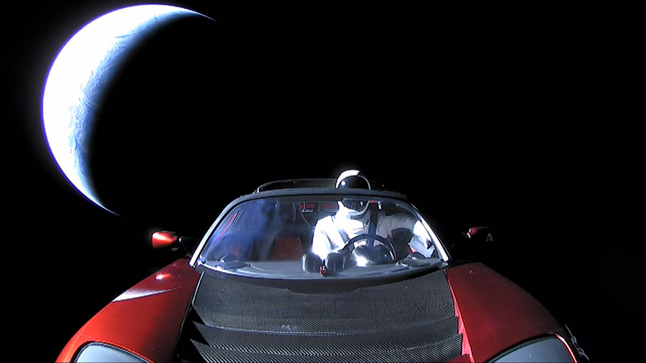 Elons Tesla är nu officiellt ett rymdobjekt