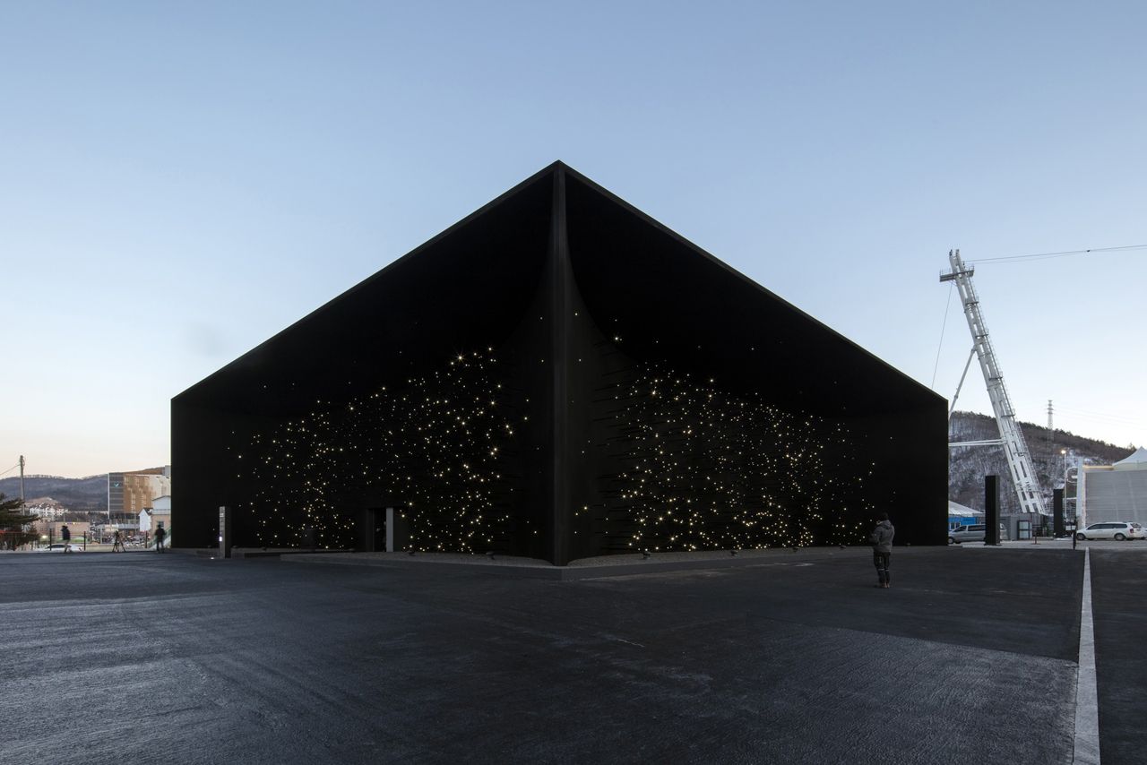 Vantablack används på en hel byggnad för första gången