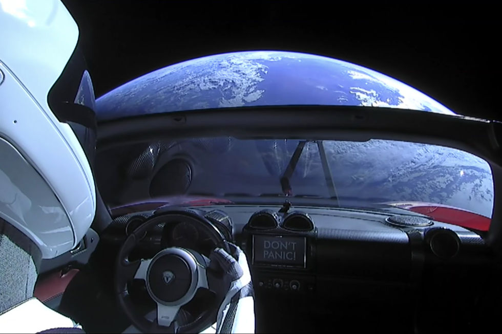 Elons Tesla kan eventuellt trilla ner på jorden
