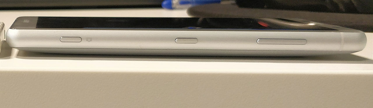 Sony Xperia XZ2 Compact fastnar på läckt bild