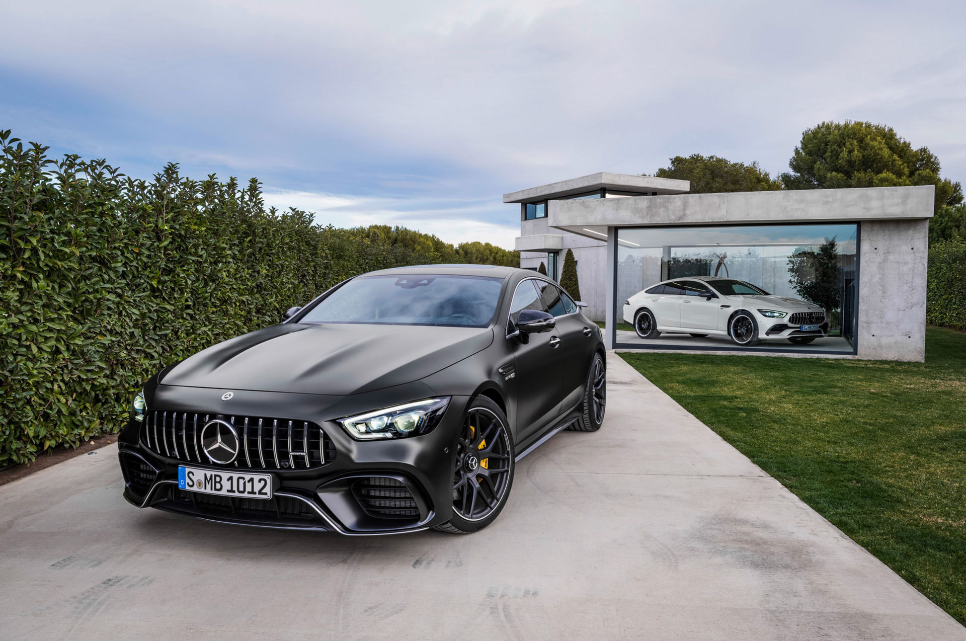 Nu finns Mercedes AMG GT även med fyra dörrar