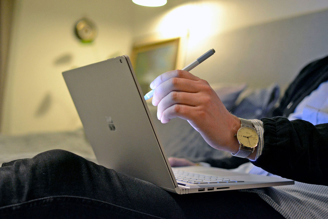 Surface book 2 har enastående batteritid och är massivt kraftfull enligt kritikerna