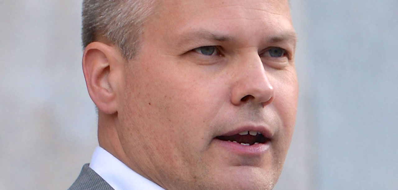 Regeringen vill träffa Google och Facebook