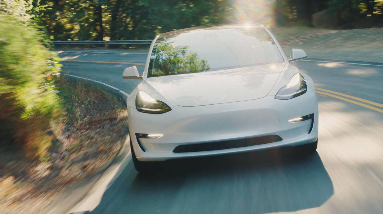 Fyrhjulsdriven Tesla Model 3 i juli