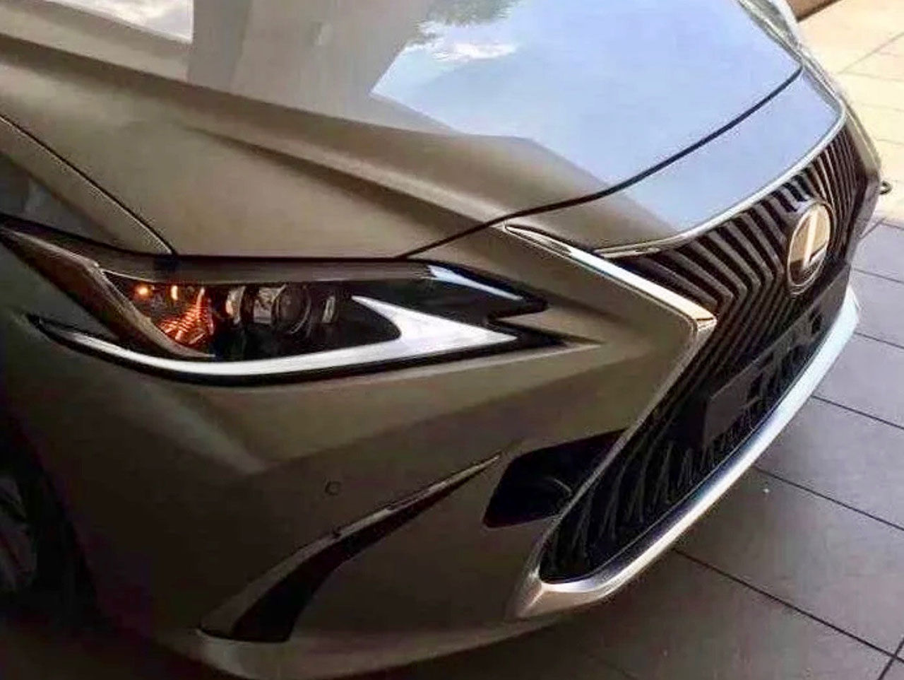 Nya Lexus ES läcker ut
