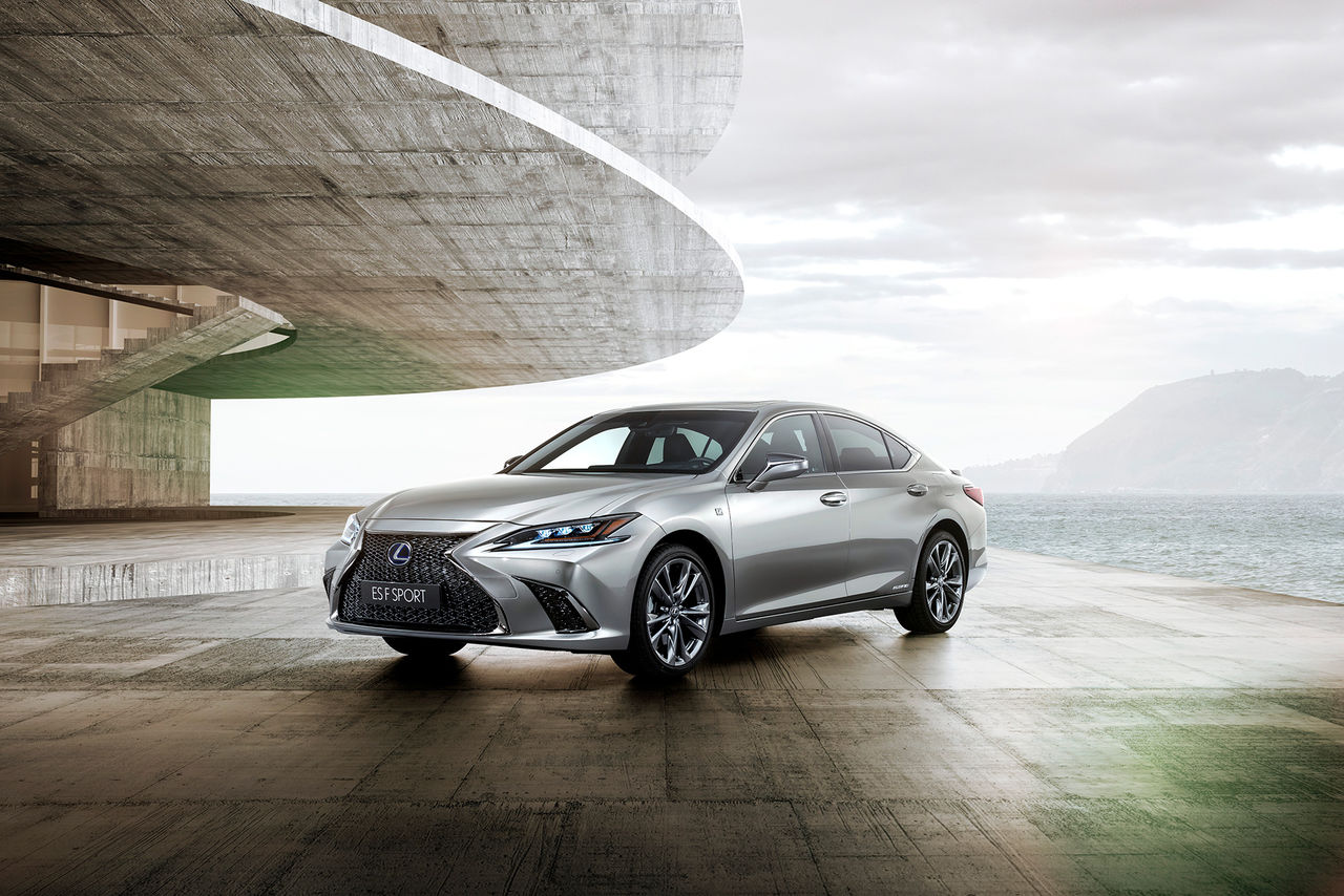 Lexus presenterar nya ES