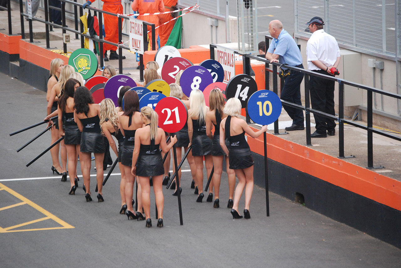 Grid girls kommer att finnas på plats i Monaco
