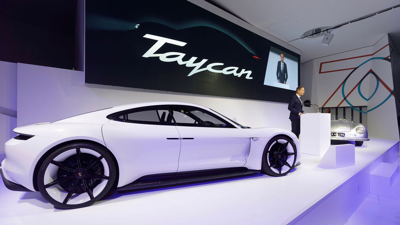 Porsche döper om Mission E till Taycan