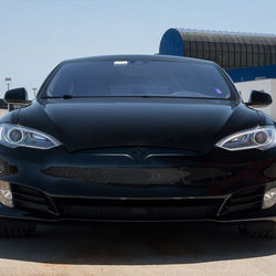 Uppdatera nosen på din gamla Tesla Model S. Få bort grillen Uppdatera nosen på din gamla Tesla Model S. Få bort grillen