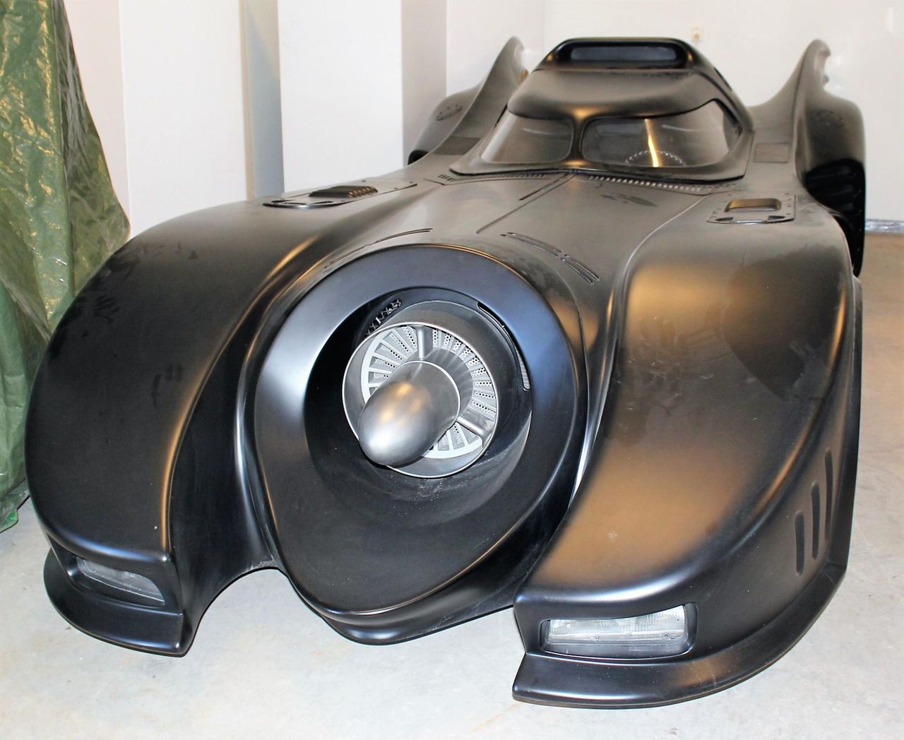 Kronofogden auktionerar ut en Batmobile