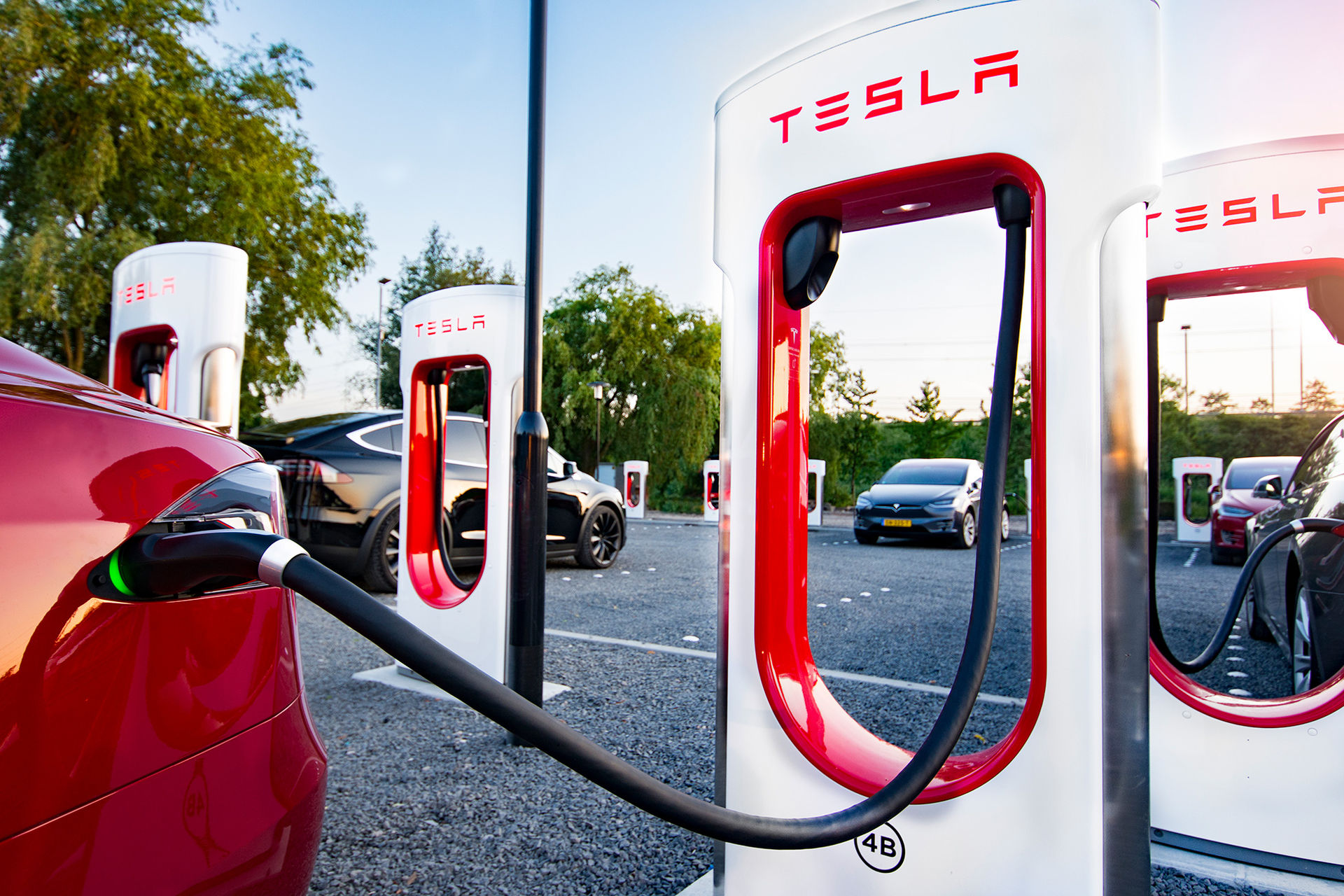 Tesla inviger laddstation nummer 400 i Europa