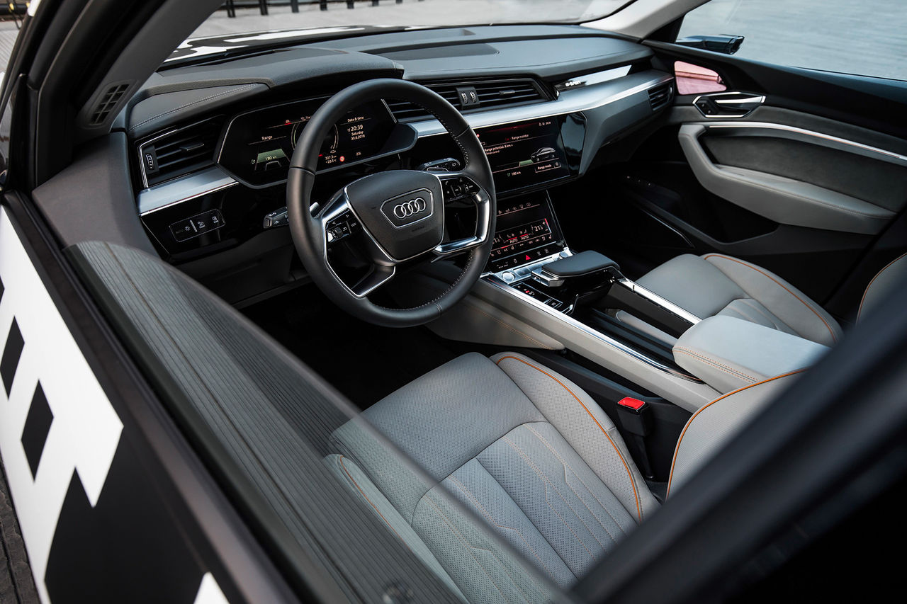 Audi visar interiören på elbilen e-tron