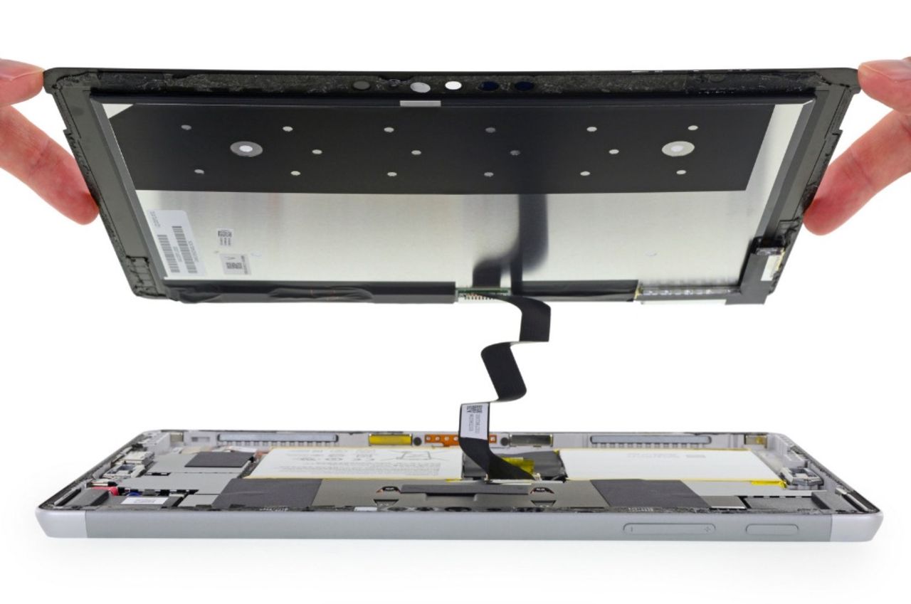 iFixIt plockar isär Surface Go
