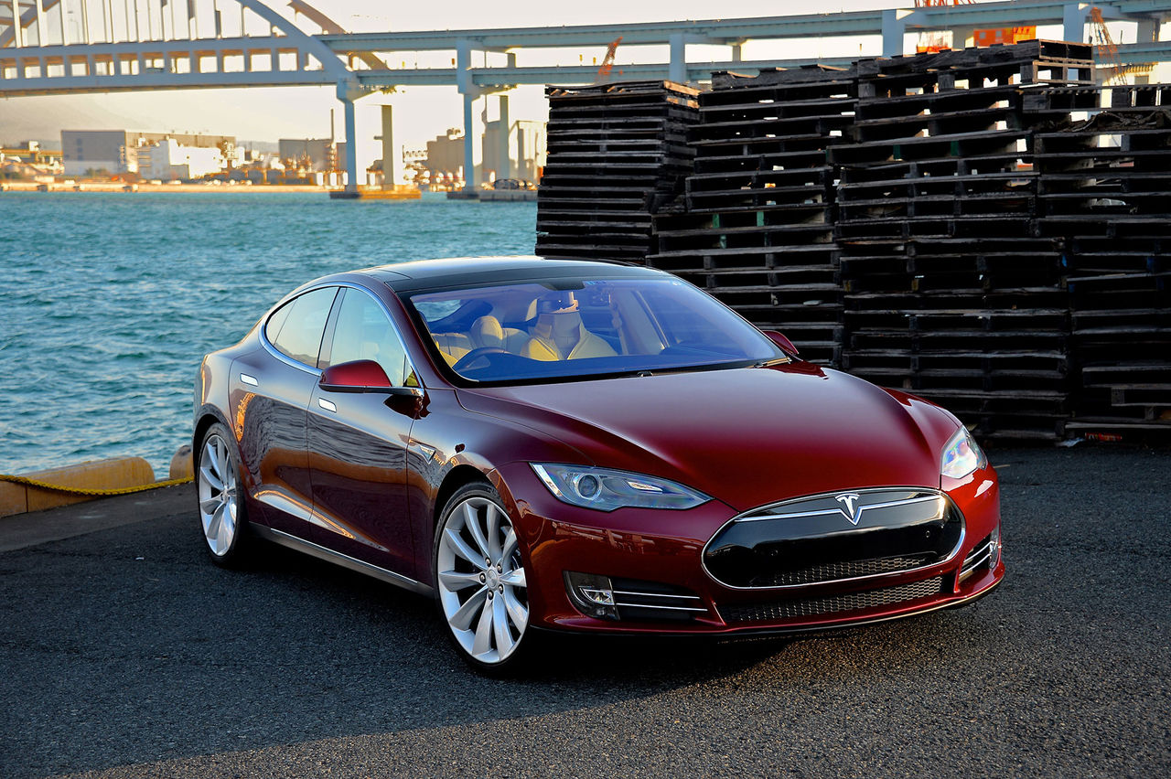 Är det nu bilvärlden ska bli rädda för Tesla på riktigt?