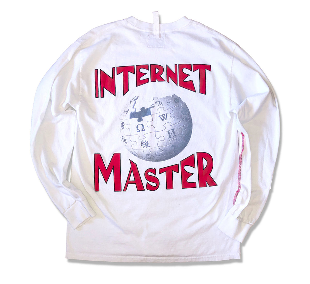 Wikipedia släpper kläder