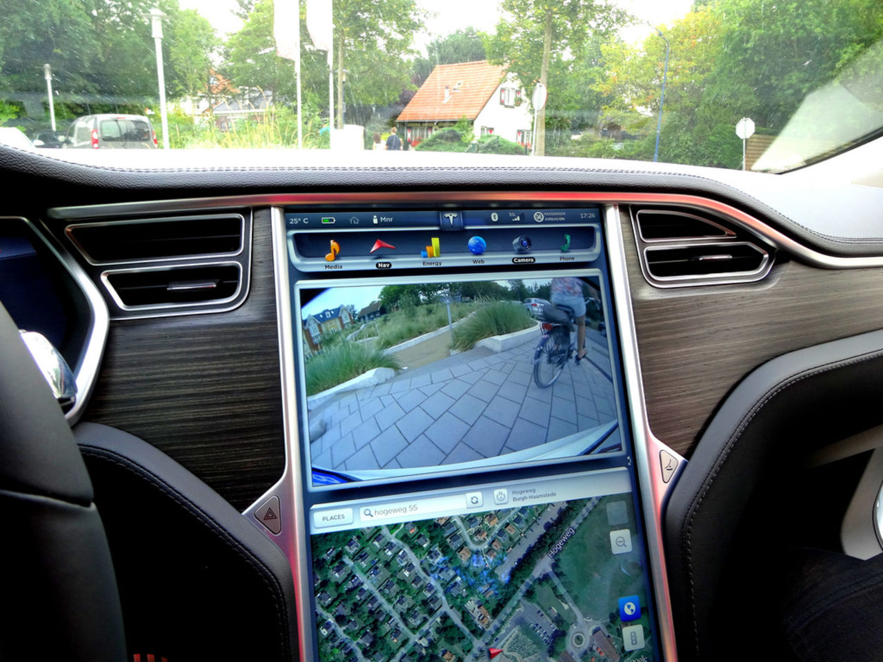 Snart kommer Teslas bilar börja visa film