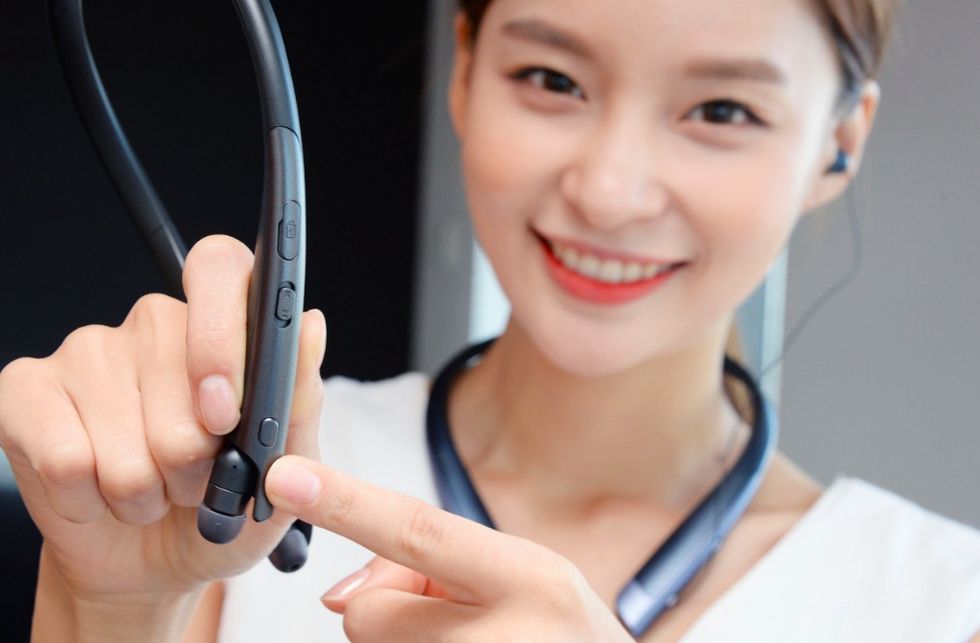 LG presenterar trådlösa hörlurar med Google Assistant-knapp