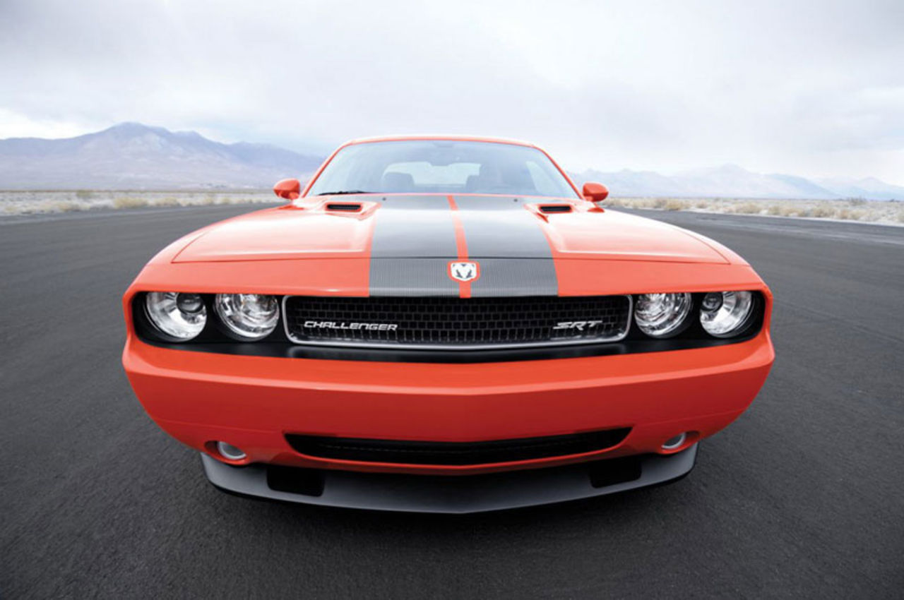 Bildfrosseri: Dodge Challenger SRT8