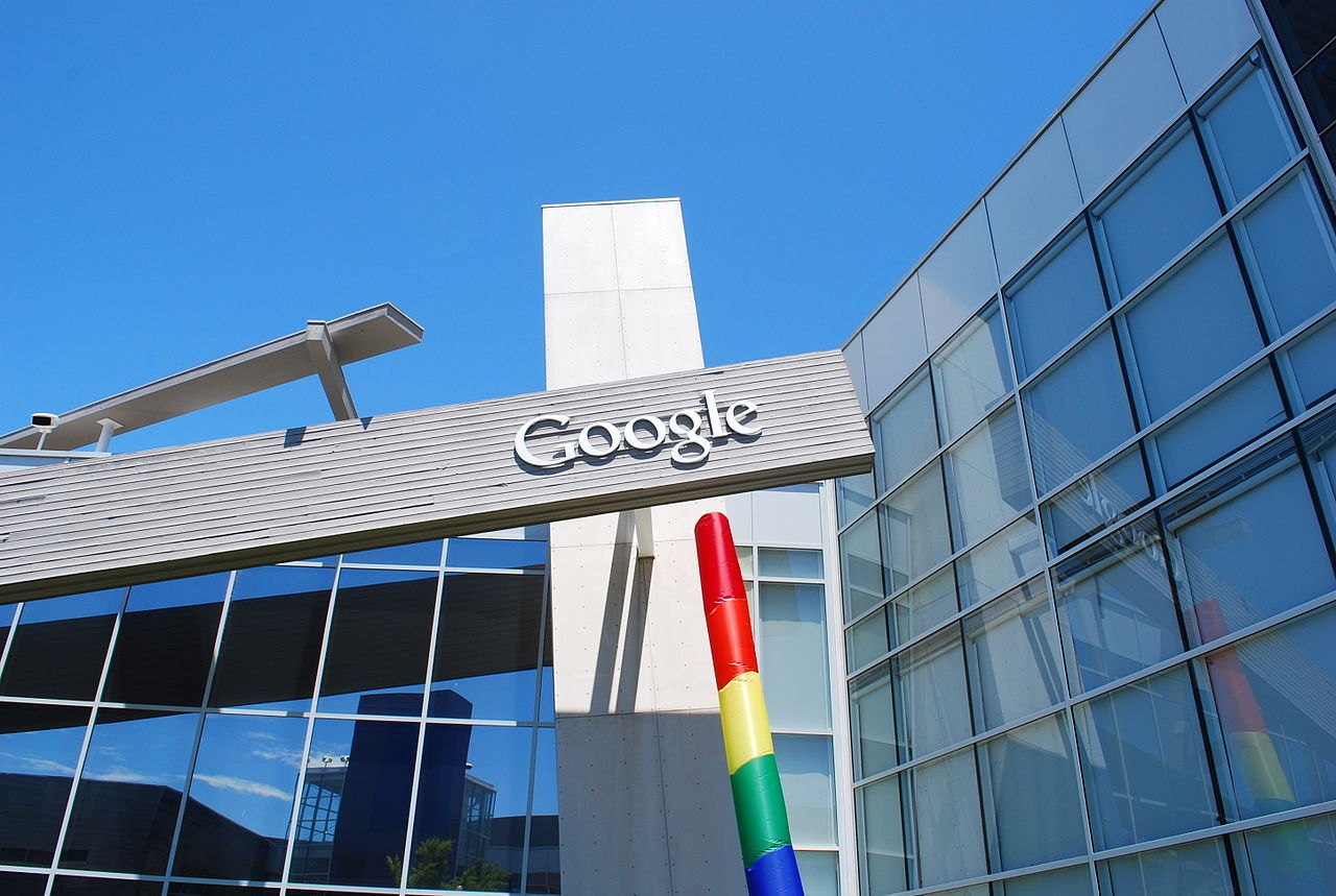 Googles dörrar hackades av en av deras anställda
