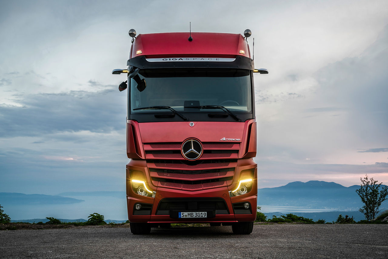 Nya Mercedes Actros skippar backspeglarna