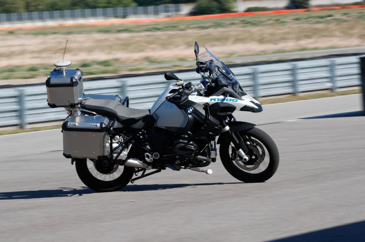 BMW har gjort en självkörande motorcykel