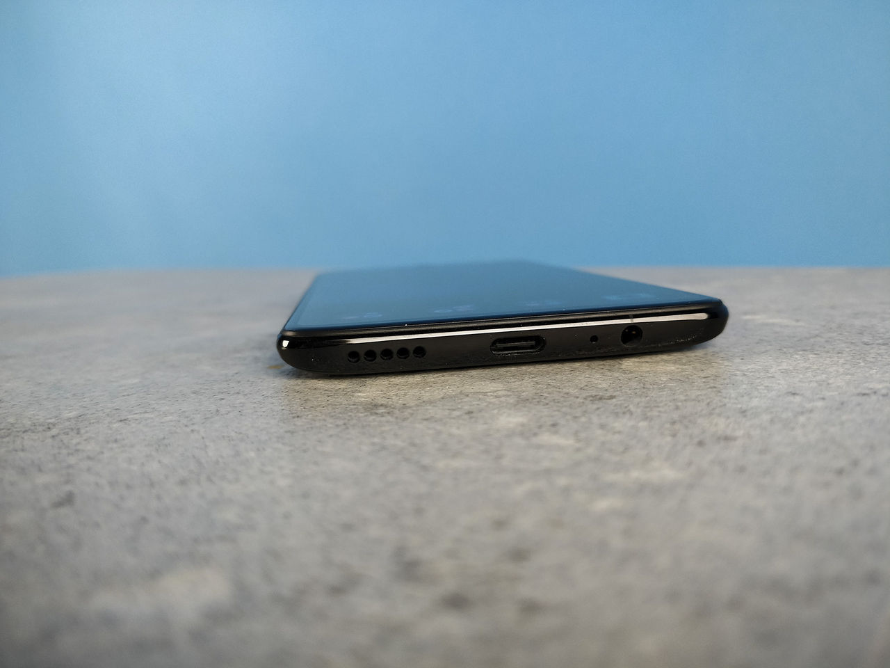OnePlus 6T skippar hörlursuttaget