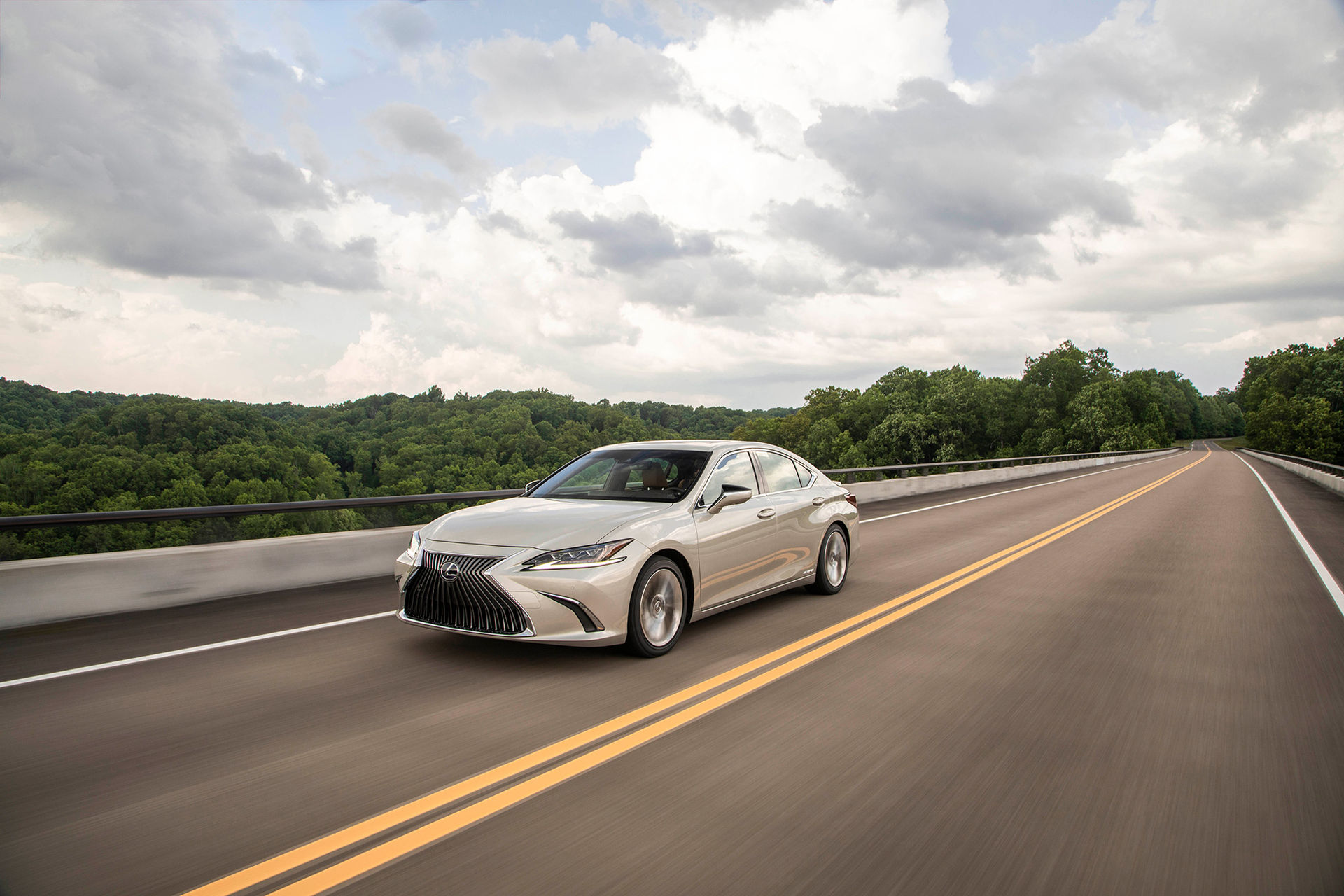 Nya Lexus ES blir din för 417.000 kronor