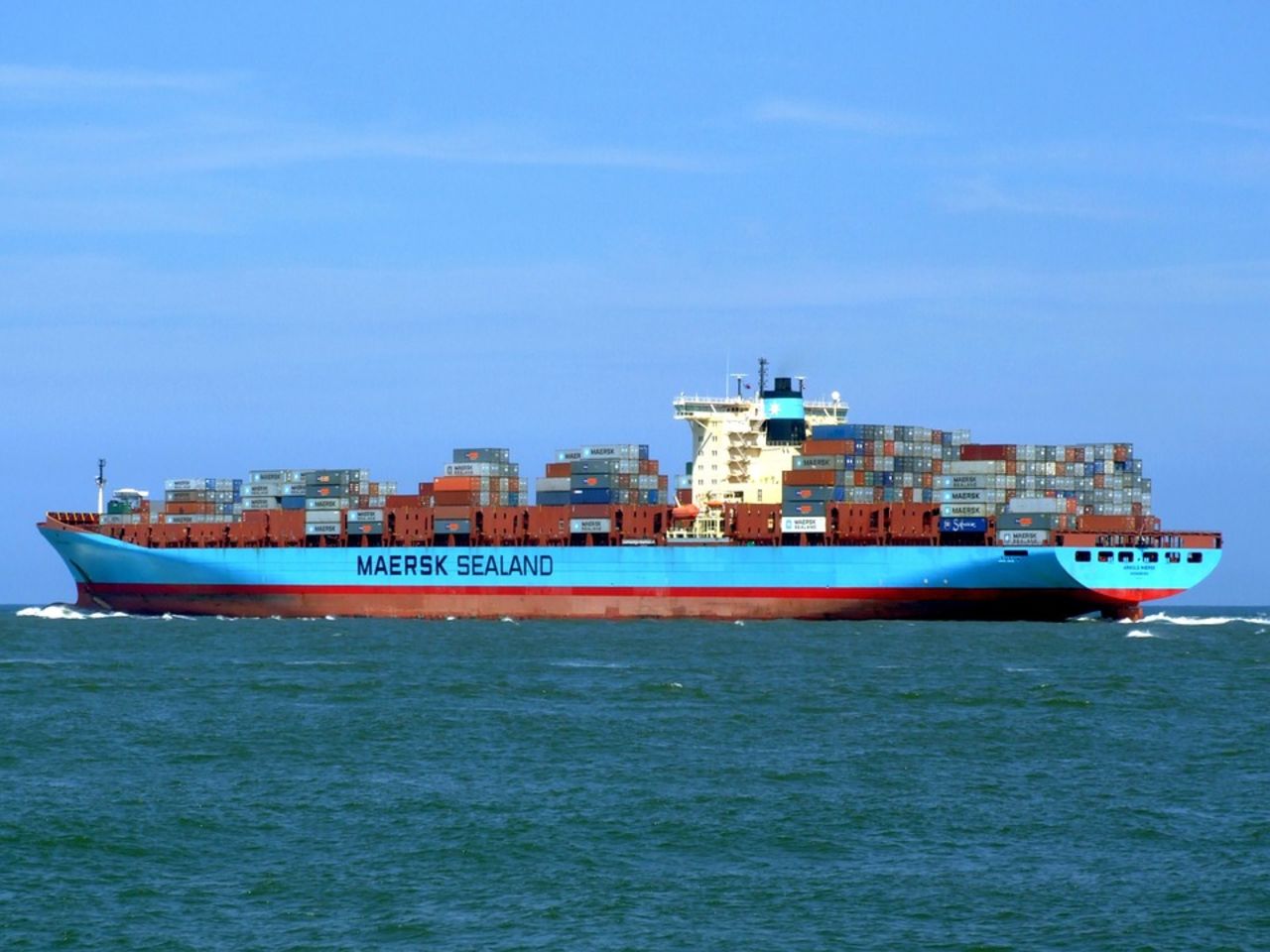 Containerfartyg har korsat Arktis för första gången