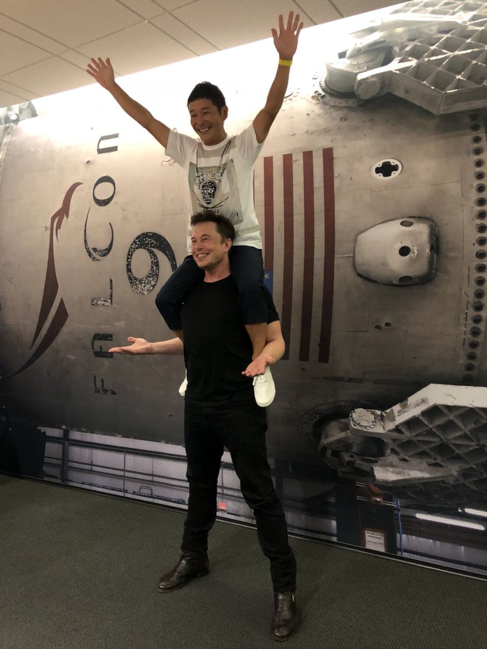 Elon Musk verkar sugen på att haka på till månen
