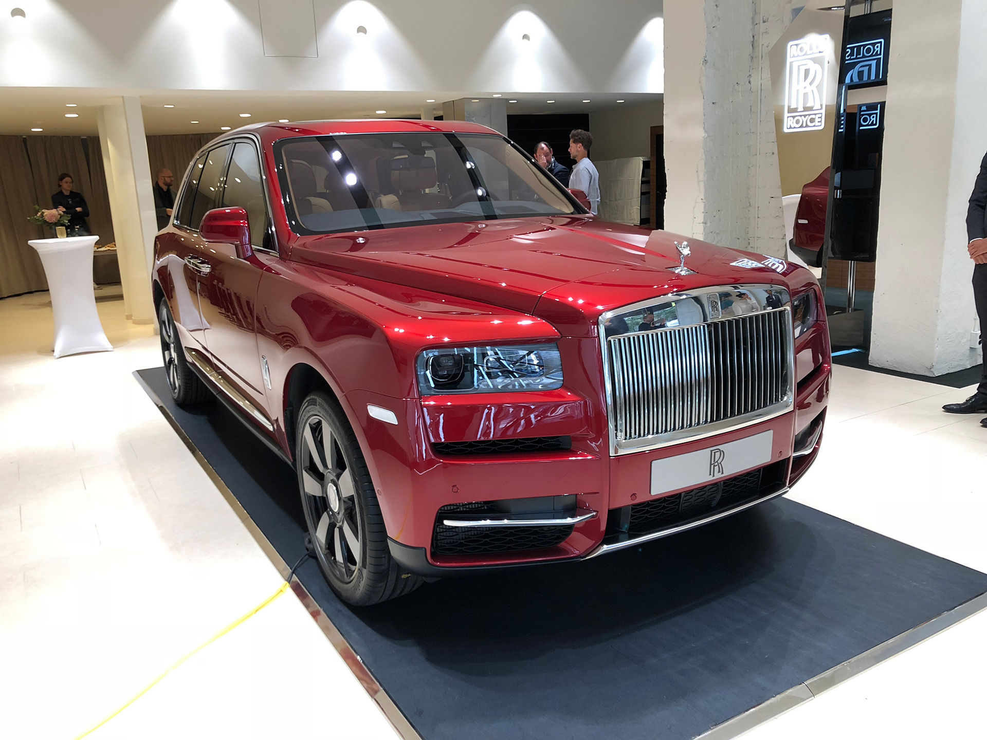 Rolls-Royce Cullinan på svensk mark
