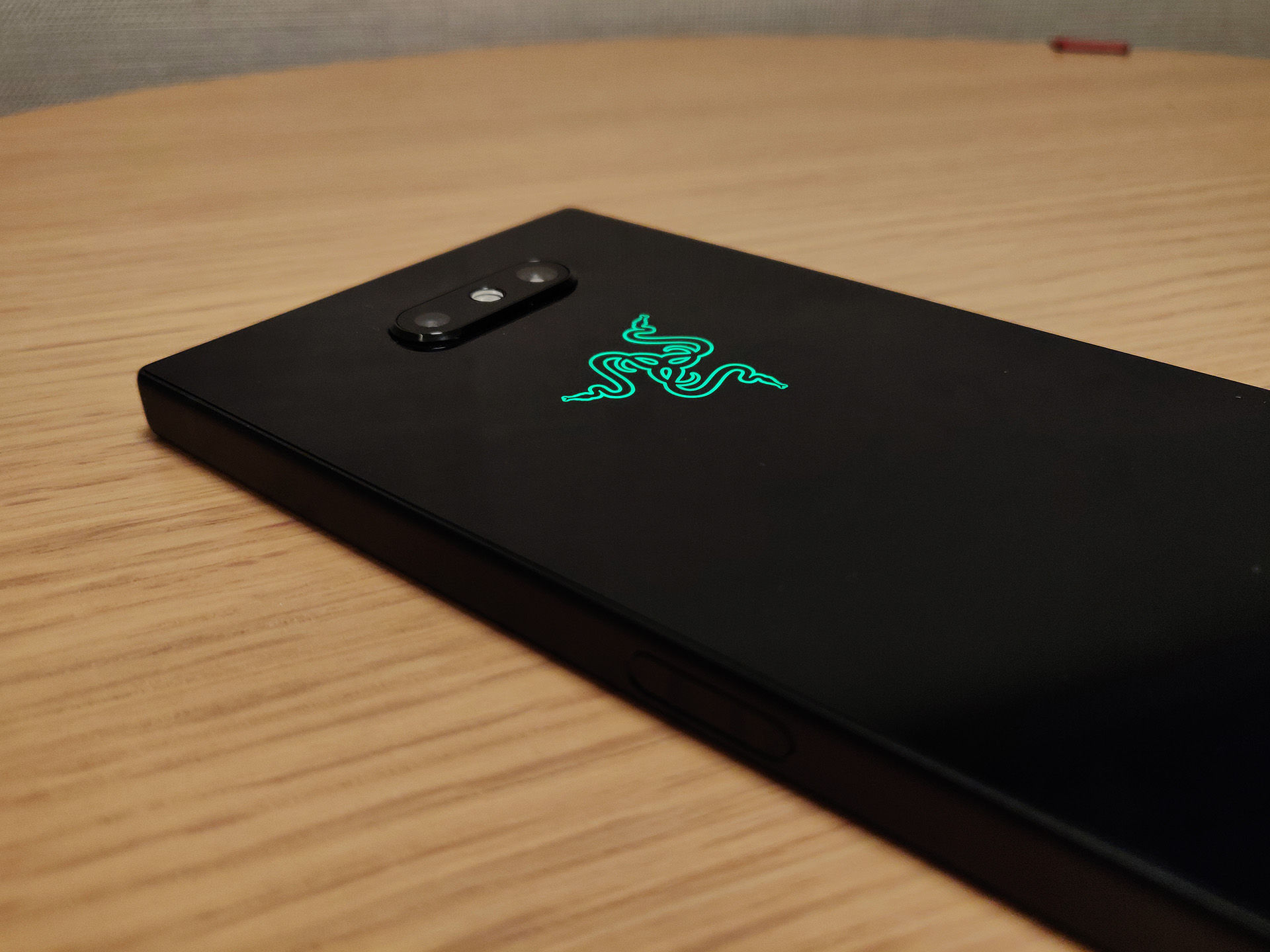 Razer Phone 2 imponerar med svårslagen skärm