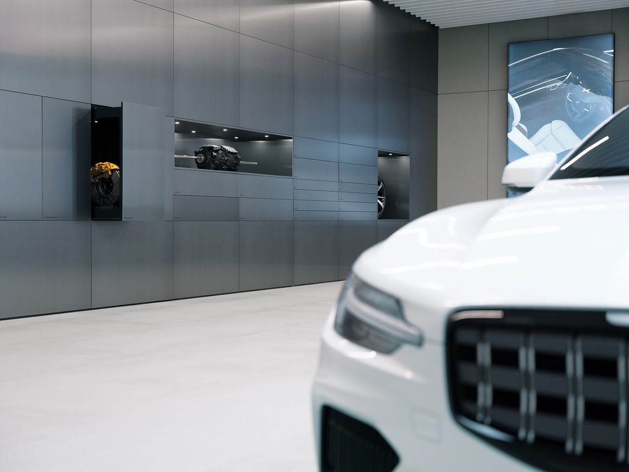 2019 öppnar första Polestar Space