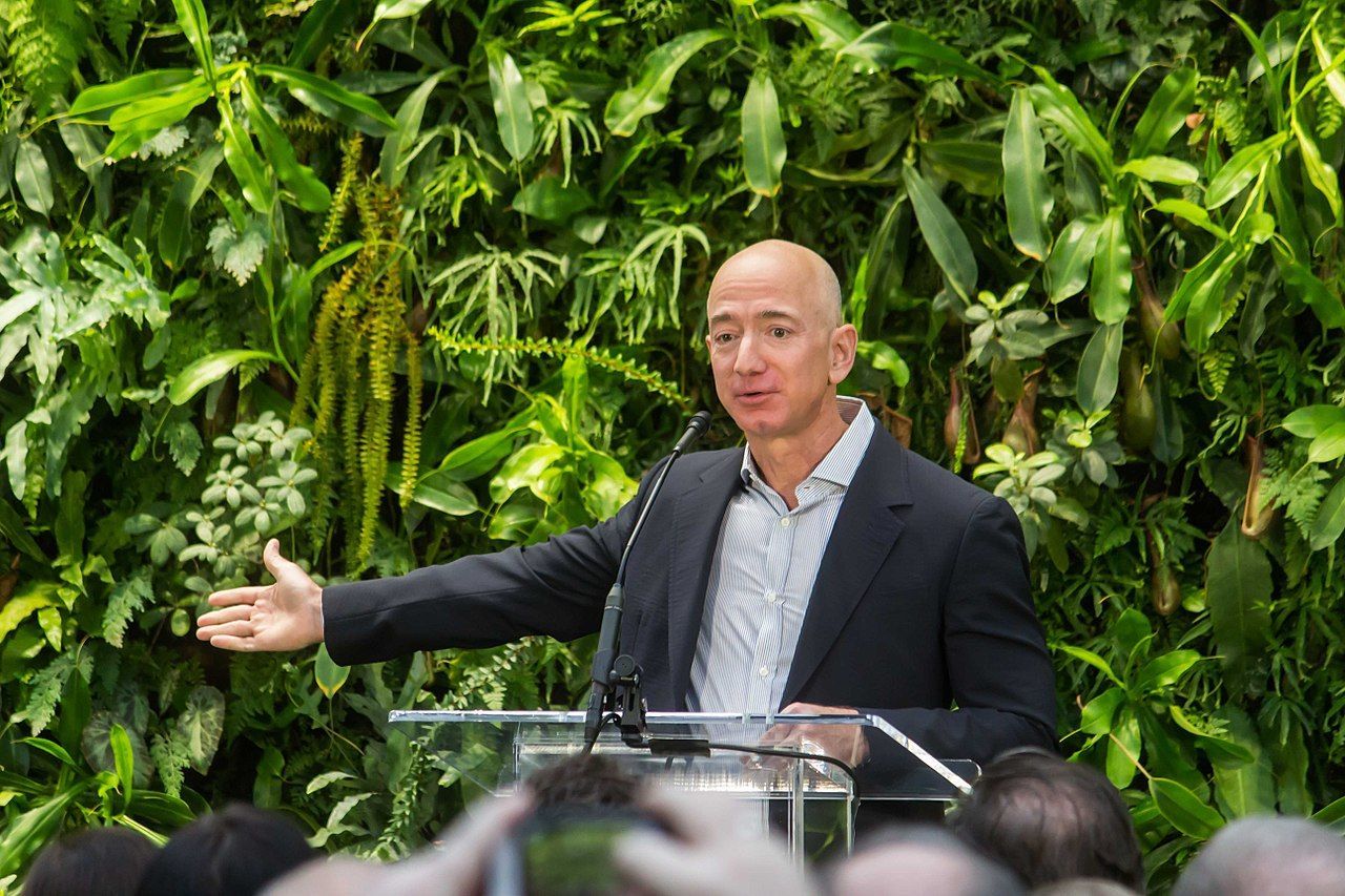 Jeff Bezos tror att det kommer att finnas en biljon människor i vårt solsystem i framtiden