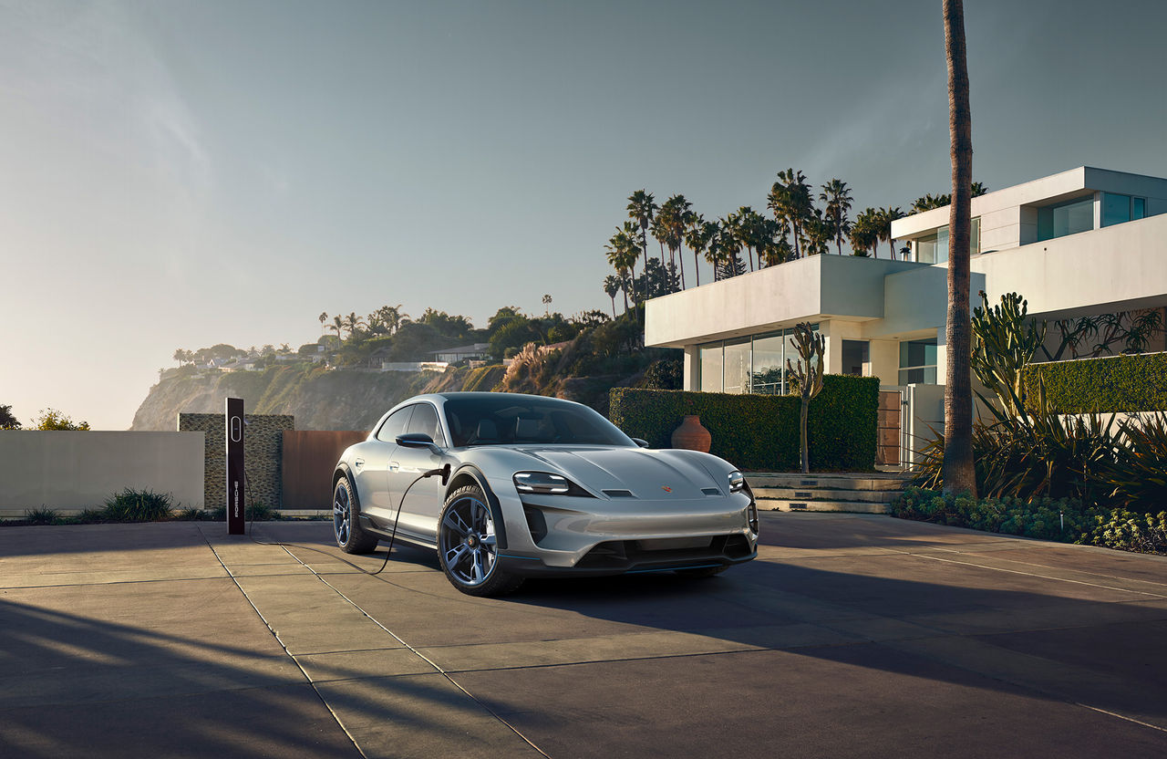 Porsches Mission E Cross Turismo får grönt ljus