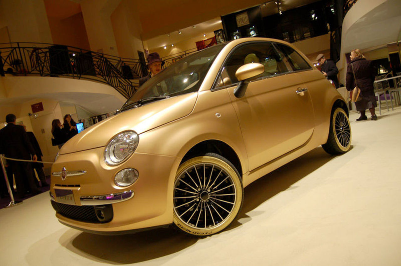 Fiat 500 doppad i guld
