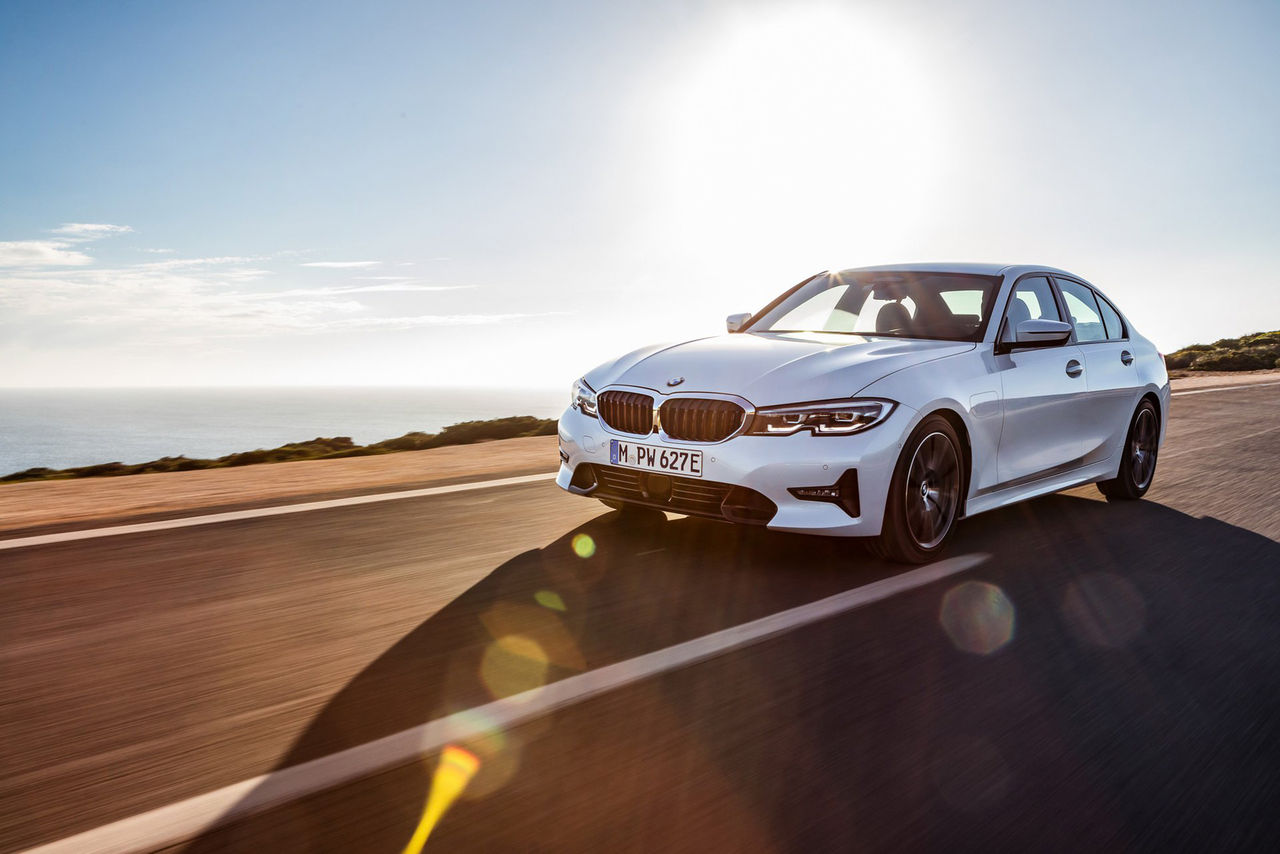 BMW rullar ut nya 330e