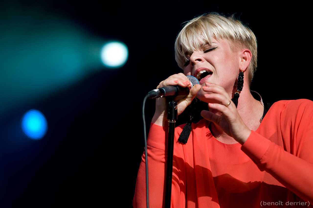 Robyn uppträder på Roskilde