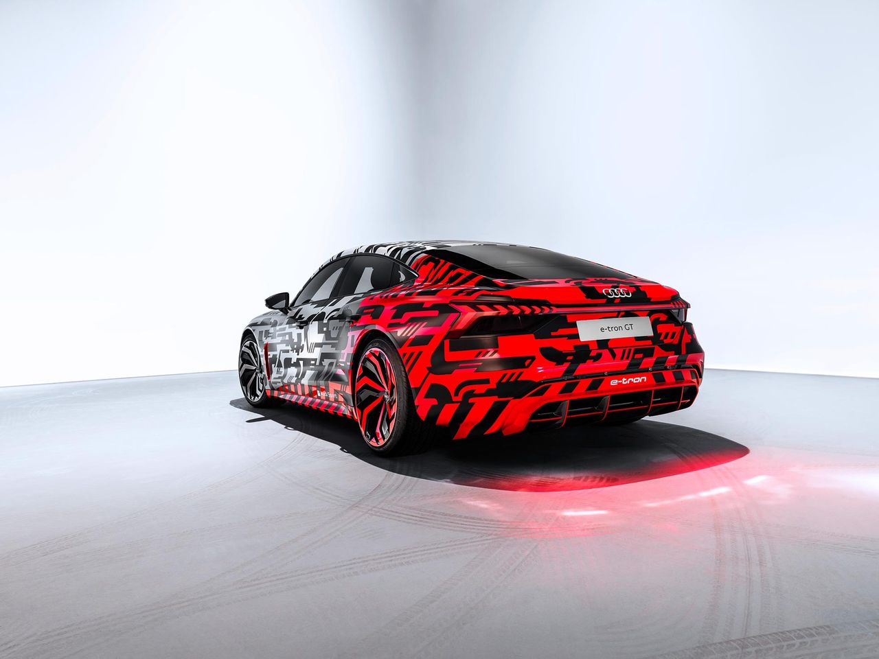 Audi smygvisar e-tron GT