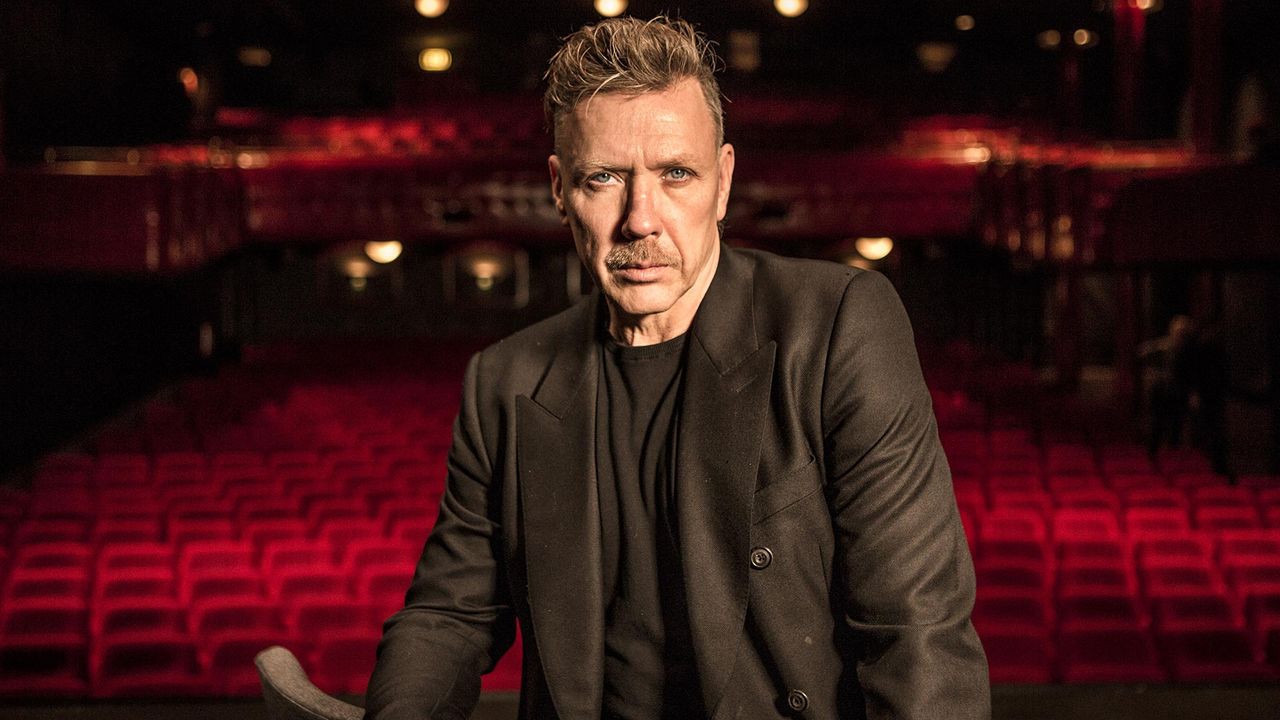 I år läser Mikael Persbrandt Ring, klocka ring