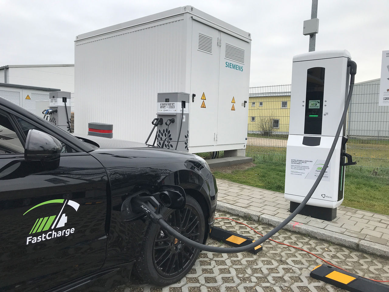 Den här laddstationen ska kunna tanka 10 mil på under 3 minuter