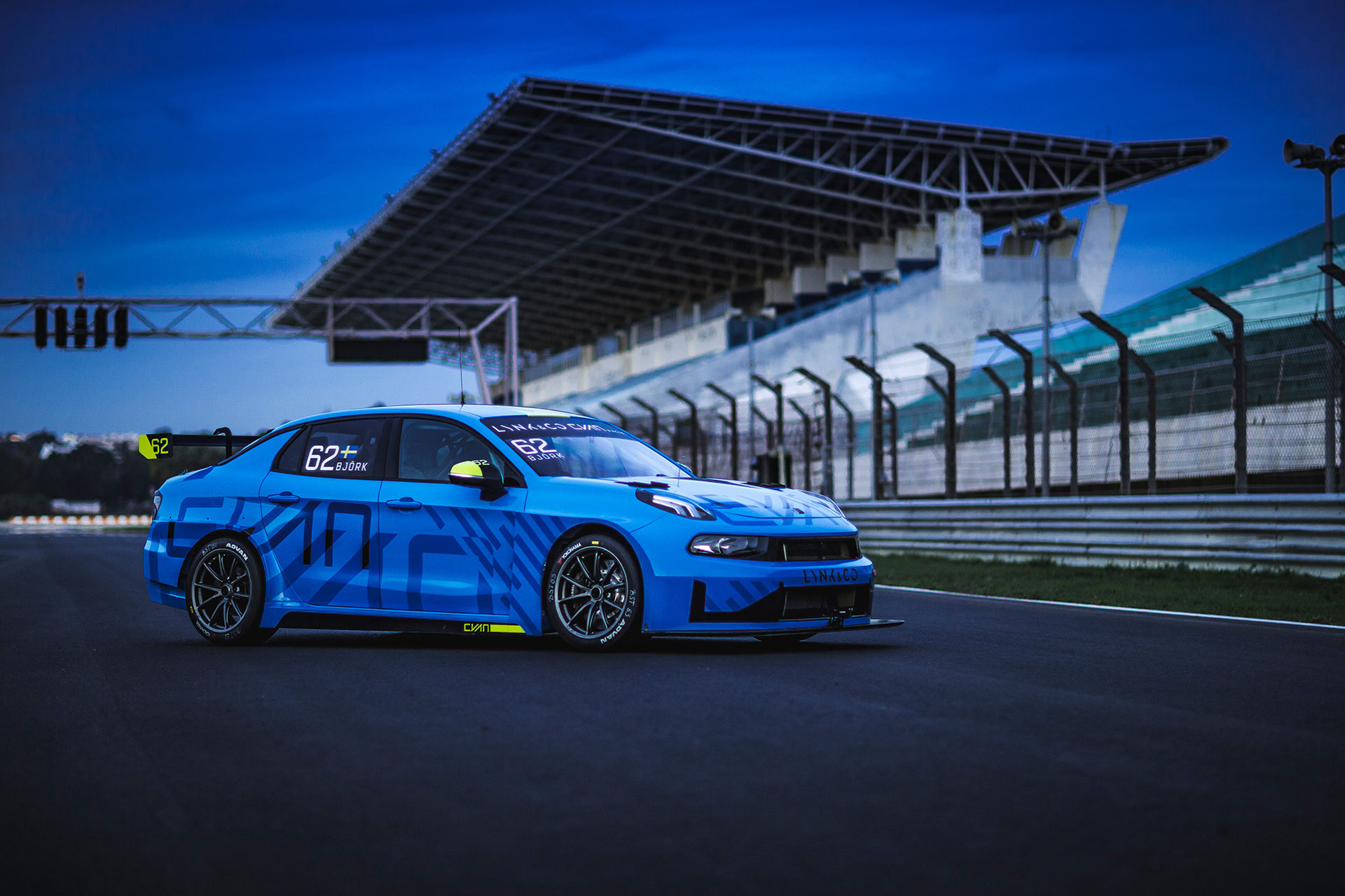 Video på när Thed Björk testar Lynk & Co 03 TCR