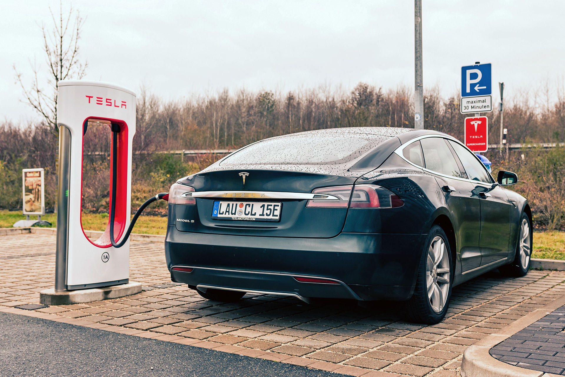 Teslas Superchargers ska täcka hela Europa 2019