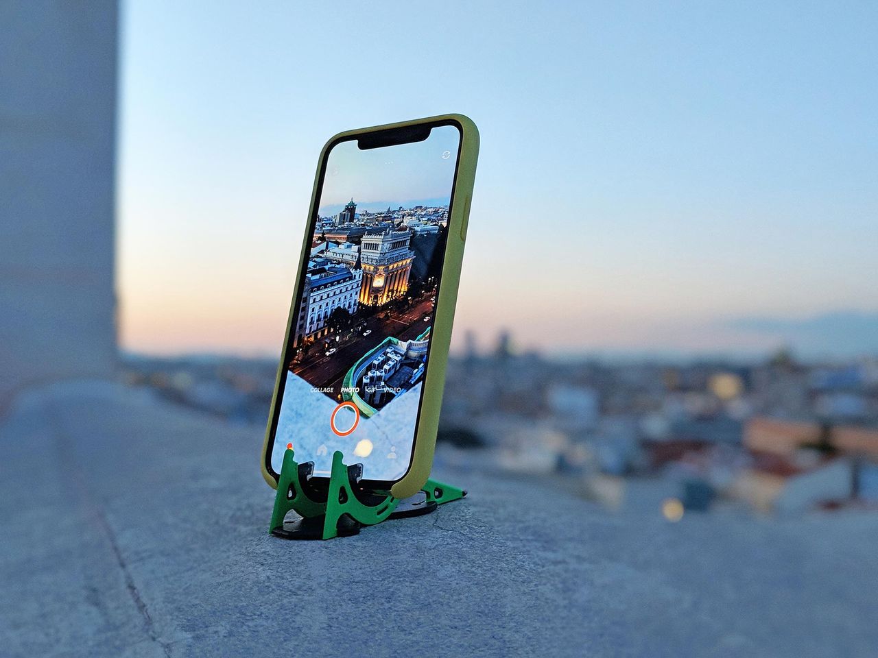 Smart litet stativ får plats i plånboken