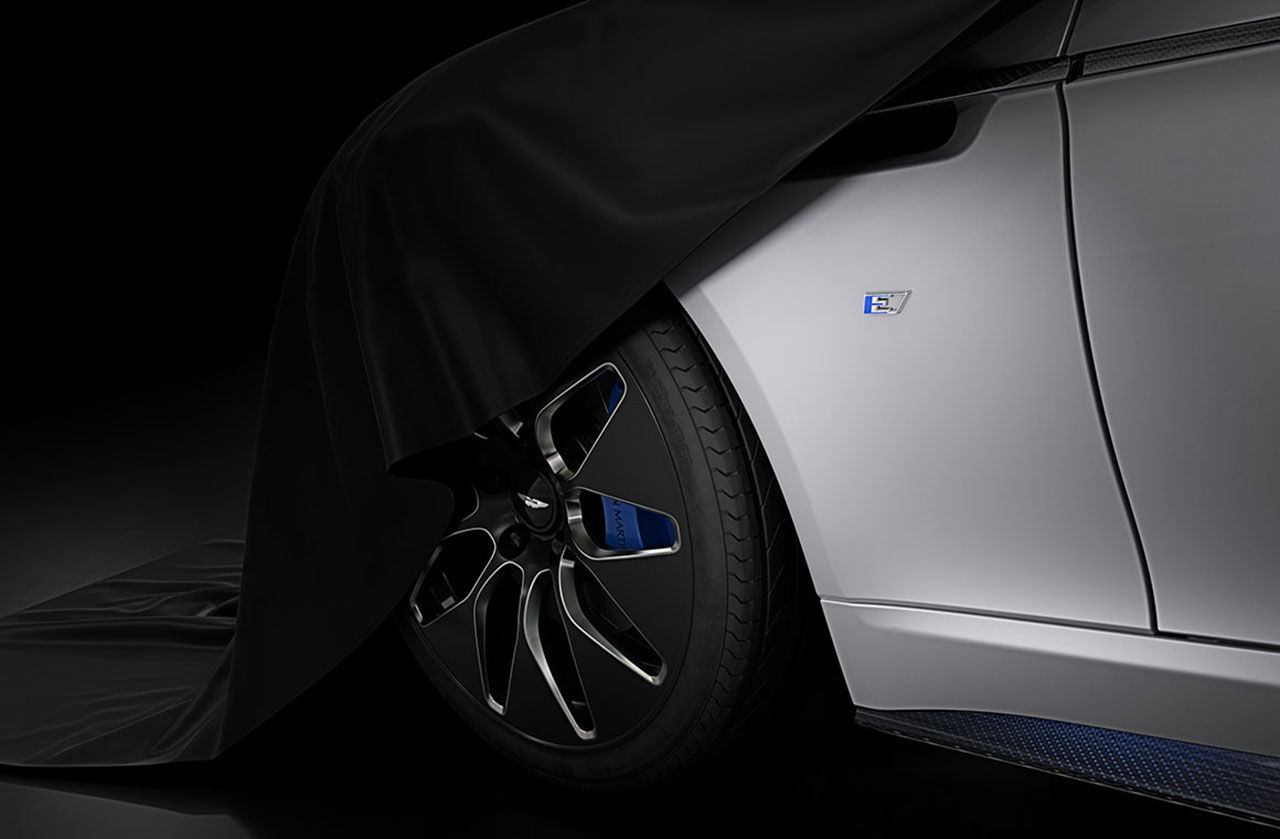 Aston Martins eldrivna Rapide E rör på sig