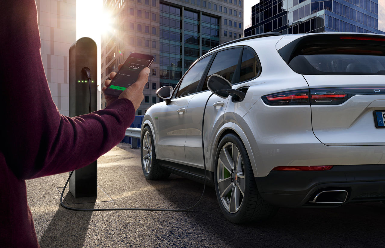 Nu kan du ladda din Porsche på 49.000 stycken olika platser