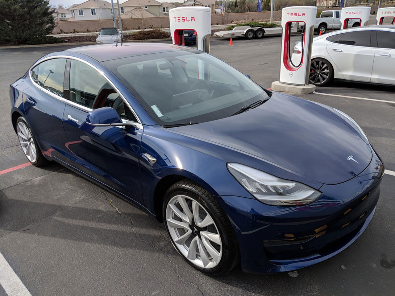 Tesla Model 3 är den bäst säljande elbilen i världen