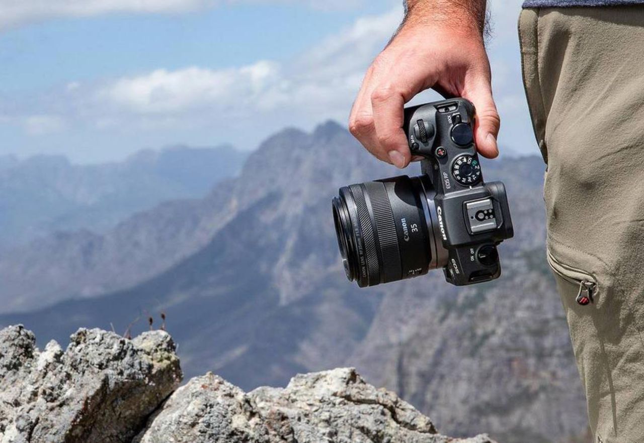 Canon släpper RP, lillebrodern till Canon R