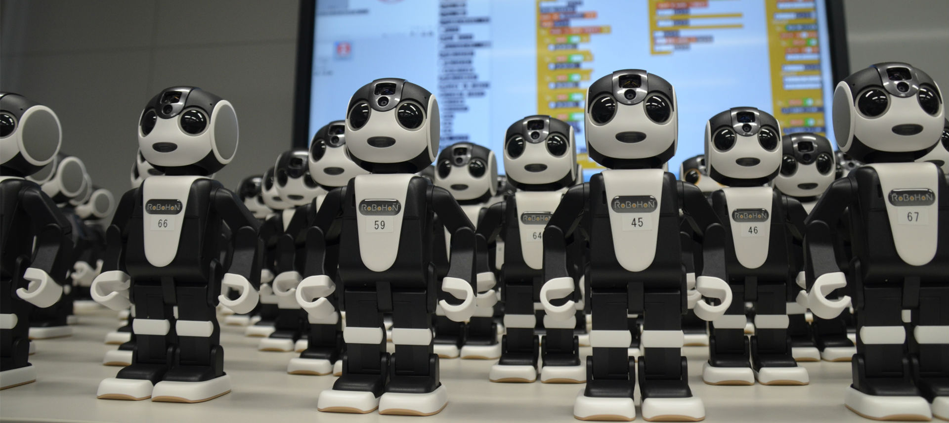 Sharp presenerar ny version av roboten RoBoHoN